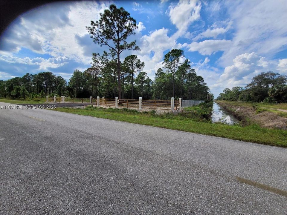 На продажу: $79,900 (1.25 acres)