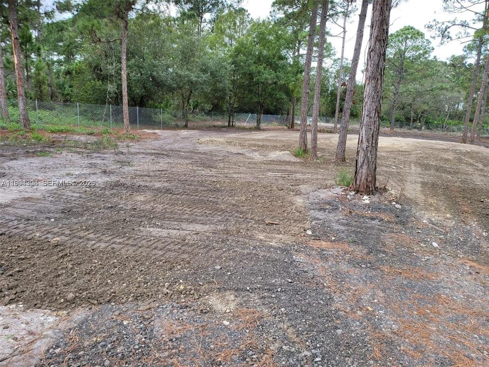 На продажу: $79,900 (1.25 acres)