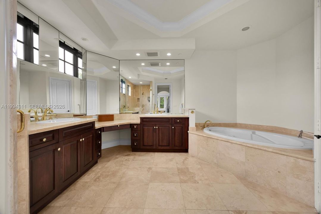 For Sale: $5,900,000 (4 beds, 4 baths, 5010 Square Feet)