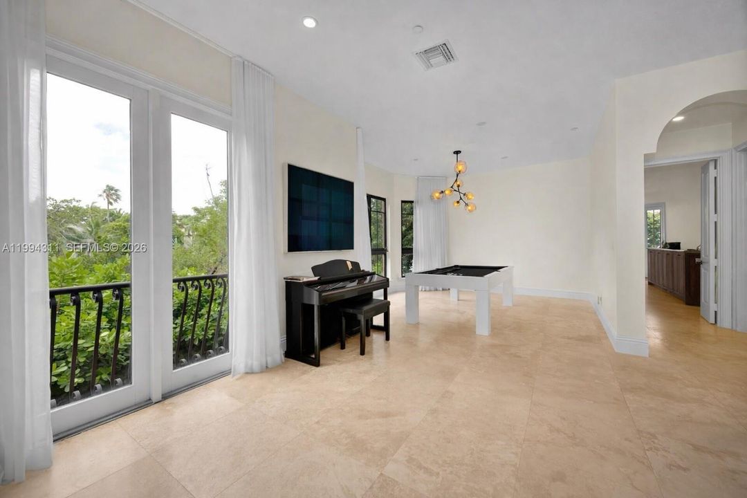 For Sale: $5,900,000 (4 beds, 4 baths, 5010 Square Feet)