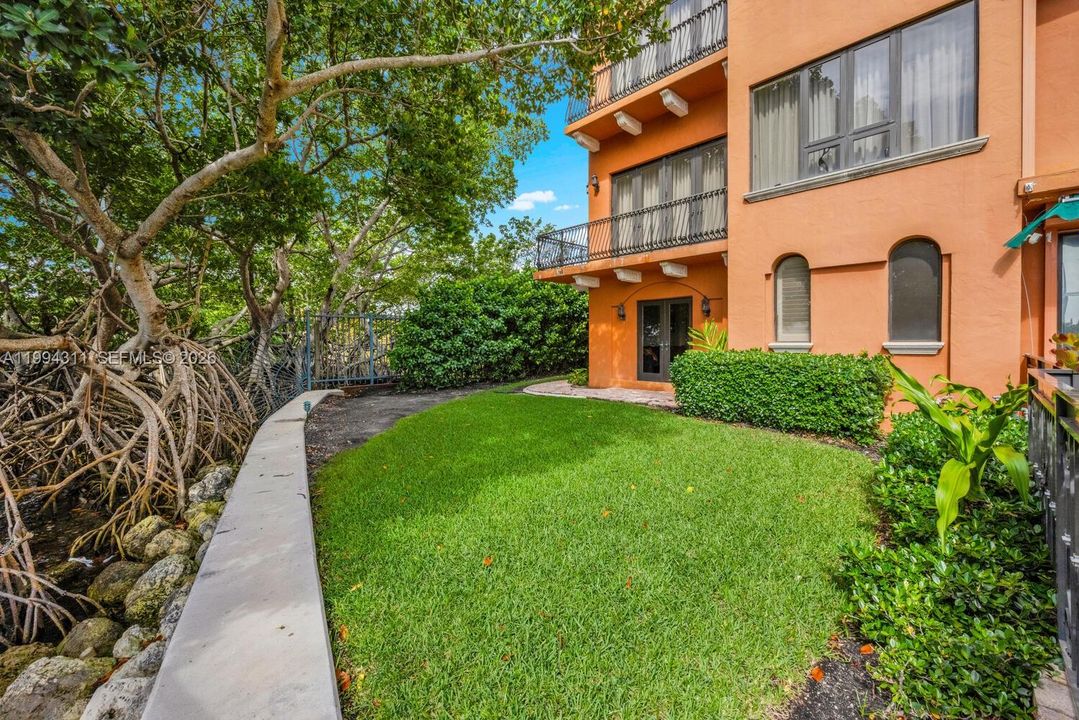 For Sale: $5,900,000 (4 beds, 4 baths, 5010 Square Feet)