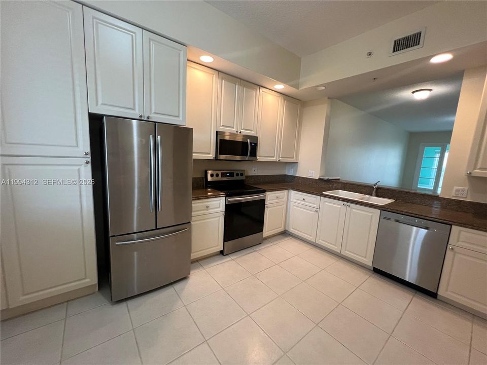 For Rent: $2,500 (2 beds, 2 baths, 1989 Square Feet)