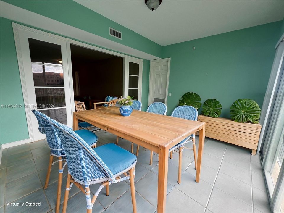 For Rent: $2,500 (2 beds, 2 baths, 1989 Square Feet)