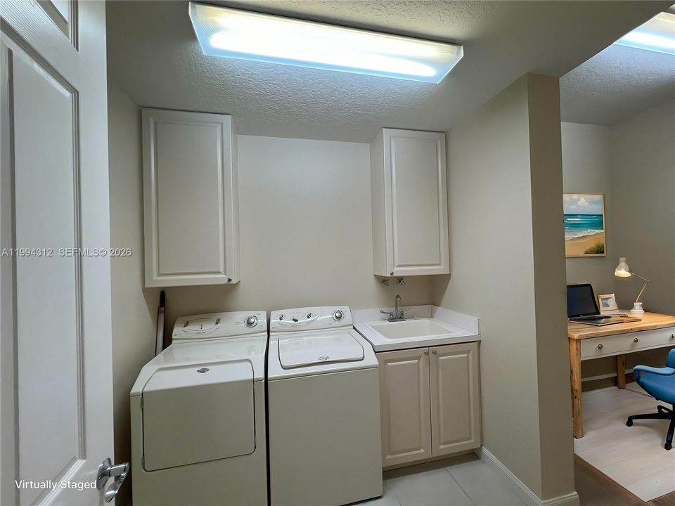 For Rent: $2,500 (2 beds, 2 baths, 1989 Square Feet)