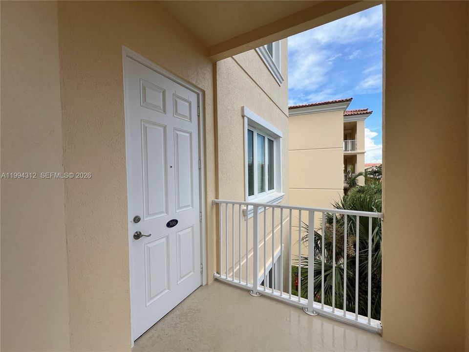 For Rent: $2,500 (2 beds, 2 baths, 1989 Square Feet)