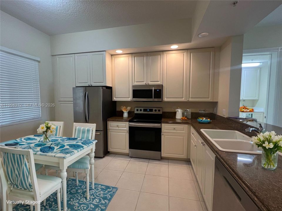 For Rent: $2,500 (2 beds, 2 baths, 1989 Square Feet)