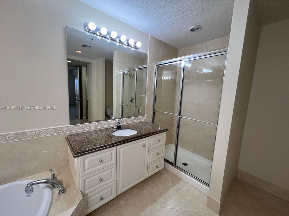 For Rent: $2,500 (2 beds, 2 baths, 1989 Square Feet)