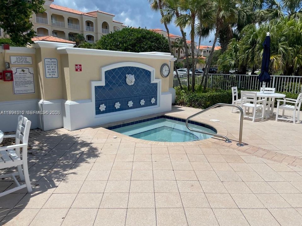 For Rent: $2,500 (2 beds, 2 baths, 1989 Square Feet)