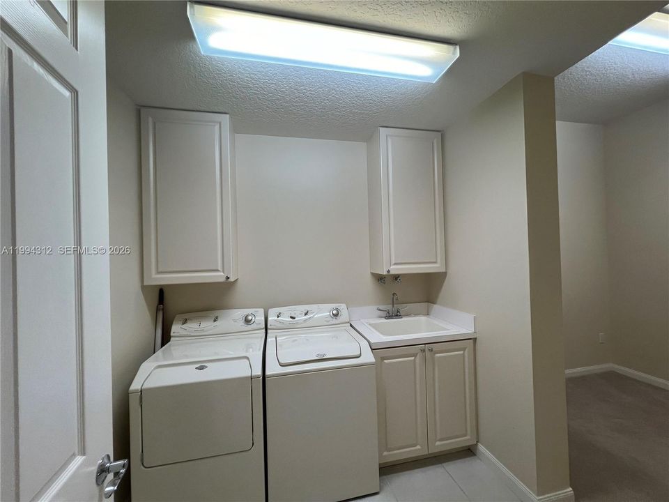 For Rent: $2,500 (2 beds, 2 baths, 1989 Square Feet)