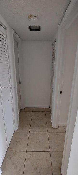 Active With Contract: $230,000 (2 beds, 2 baths, 906 Square Feet)