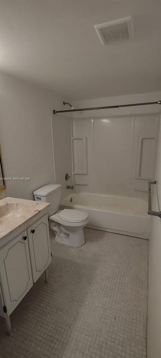 Active With Contract: $230,000 (2 beds, 2 baths, 906 Square Feet)