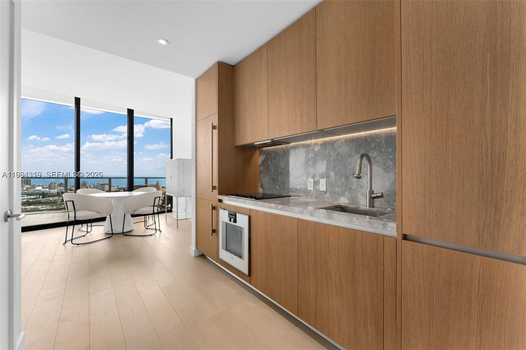 Под контрактом: $9,200 (1 спален, 1 ванн, 854 Квадратных фут)