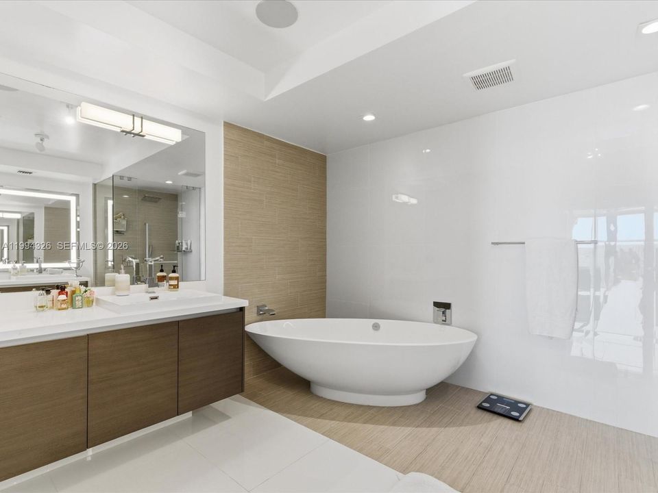 For Sale: $1,750,000 (3 beds, 3 baths, 1892 Square Feet)