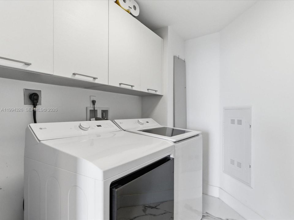 For Sale: $1,750,000 (3 beds, 3 baths, 1892 Square Feet)