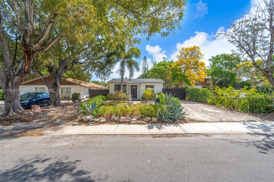 Activo con contrato: $369,000 (2 camas, 1 baños, 945 Pies cuadrados)