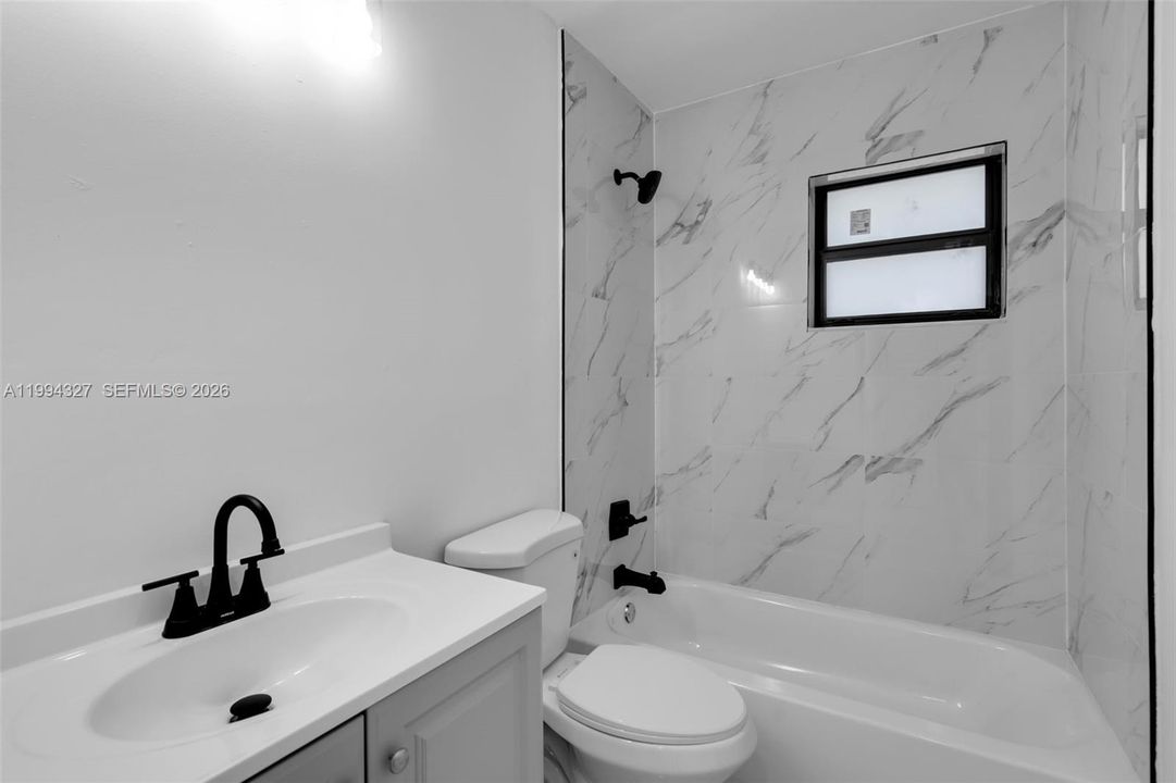 Activo con contrato: $369,000 (2 camas, 1 baños, 945 Pies cuadrados)