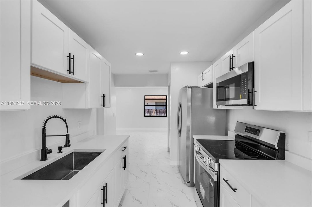 Activo con contrato: $369,000 (2 camas, 1 baños, 945 Pies cuadrados)