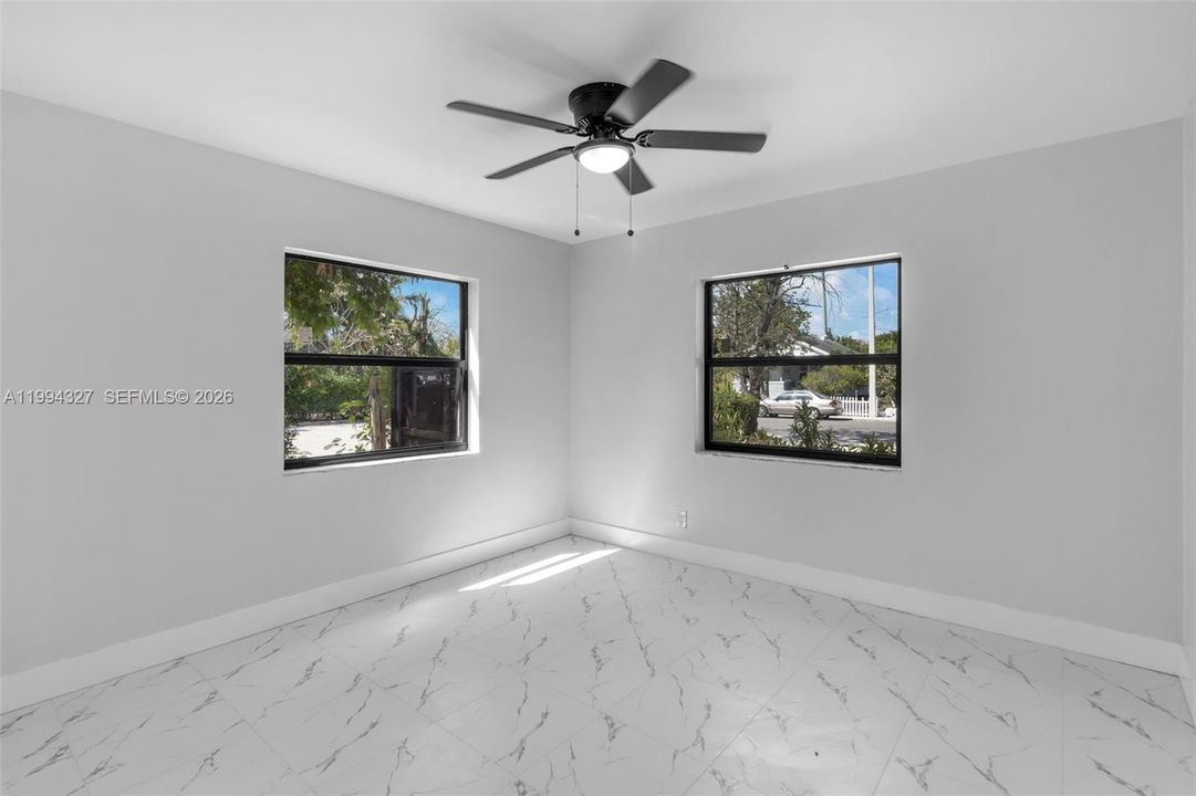 Activo con contrato: $369,000 (2 camas, 1 baños, 945 Pies cuadrados)