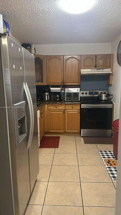 Active With Contract: $2,000 (2 beds, 2 baths, 852 Square Feet)