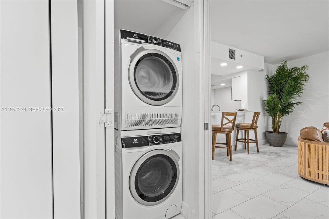 En Venta: $879,000 (3 camas, 2 baños, 0 Pies cuadrados)