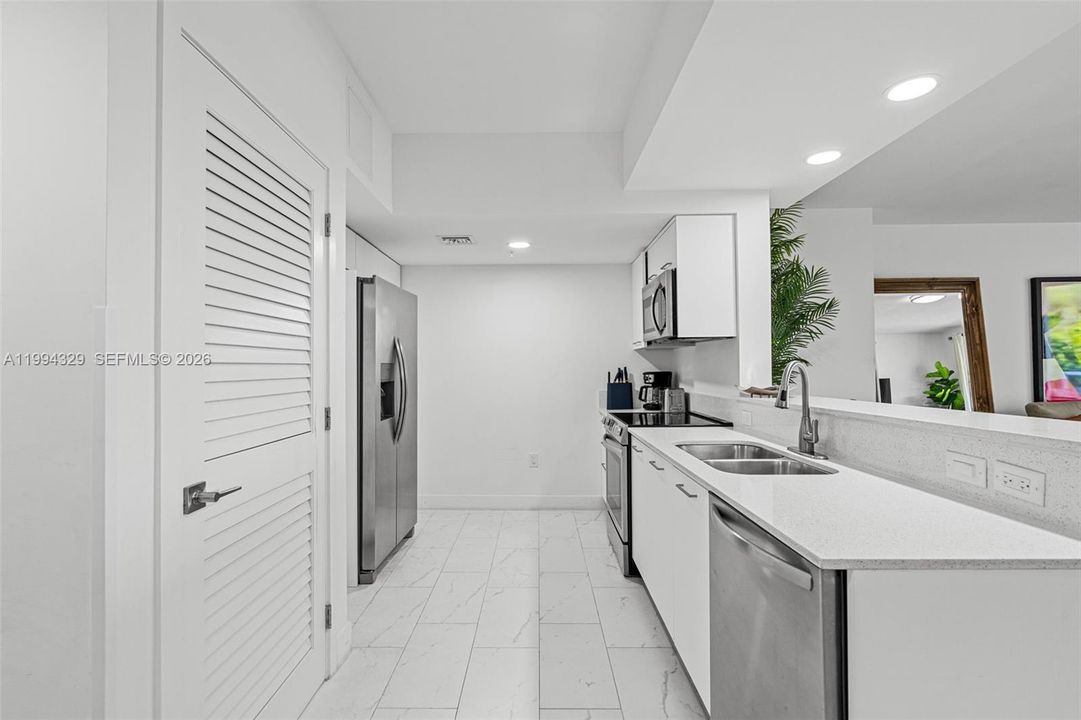 En Venta: $879,000 (3 camas, 2 baños, 0 Pies cuadrados)