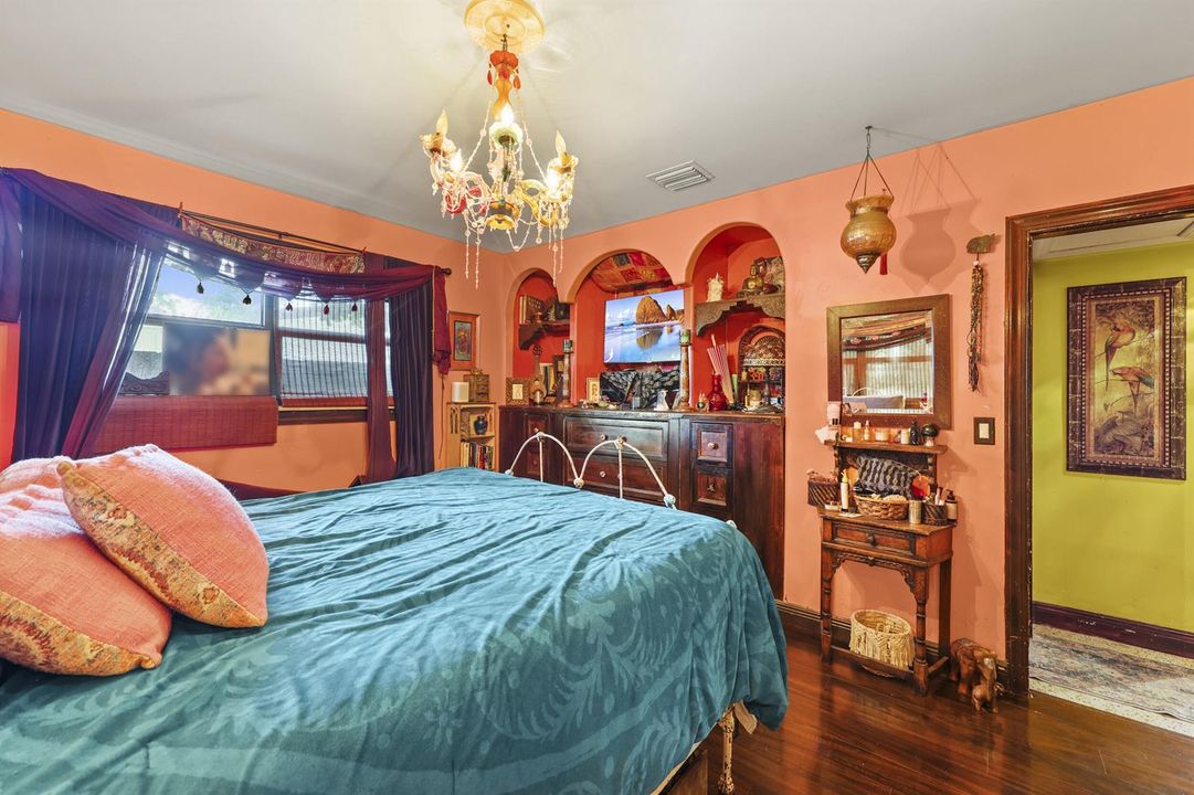 Master bedroom with bathroom 2