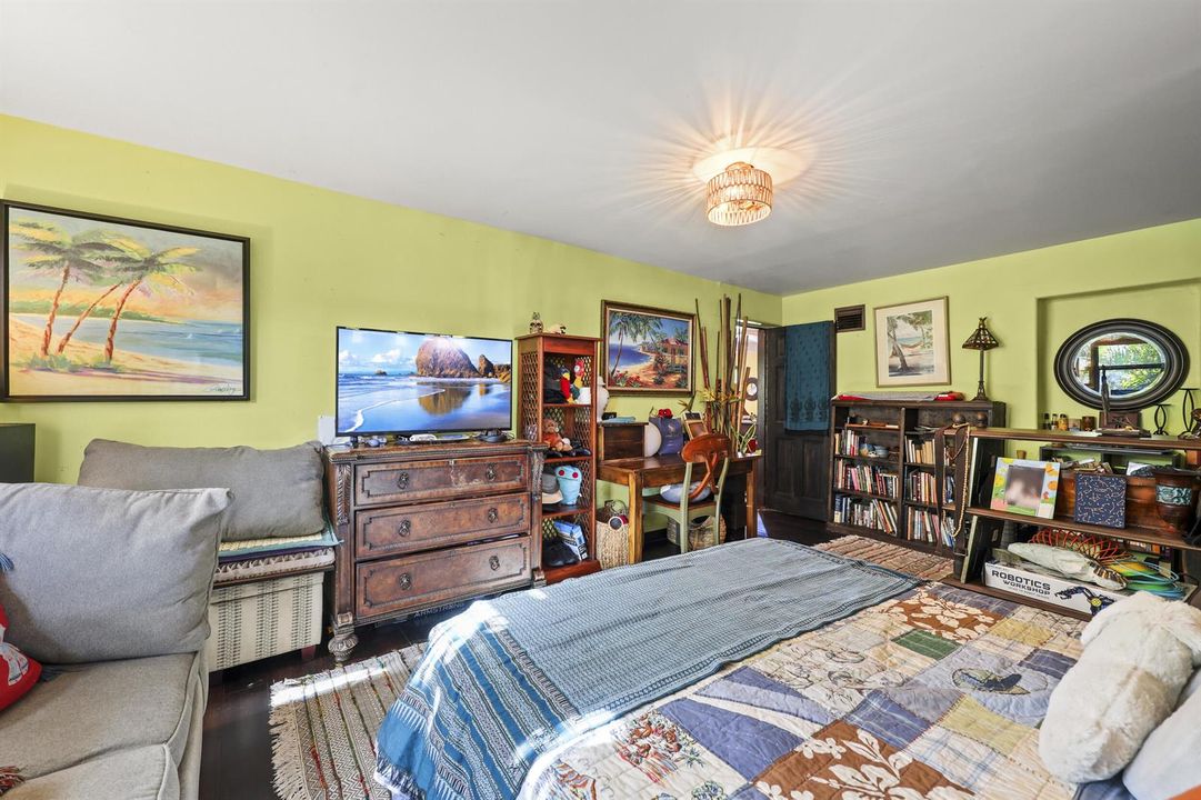 Bedroom 4 (off the living room)
