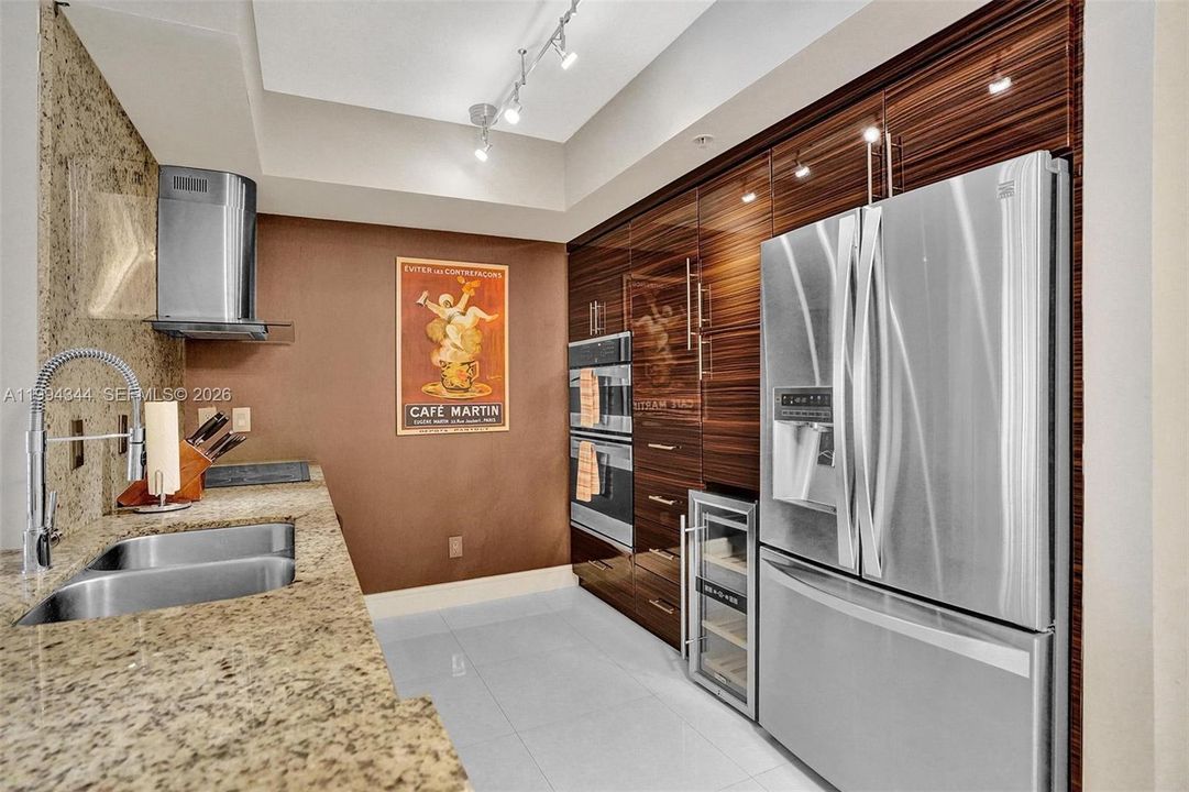 В аренду: $4,900 (2 спален, 2 ванн, 1227 Квадратных фут)