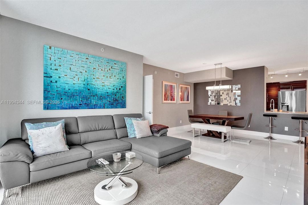 В аренду: $4,900 (2 спален, 2 ванн, 1227 Квадратных фут)