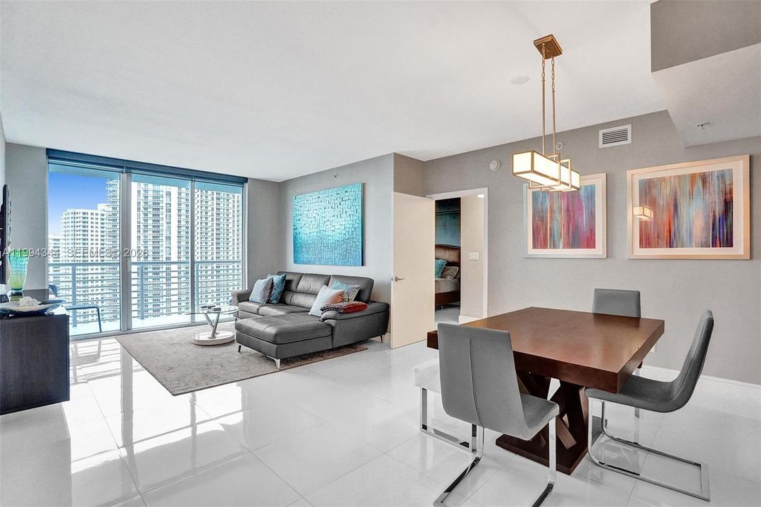 В аренду: $4,900 (2 спален, 2 ванн, 1227 Квадратных фут)