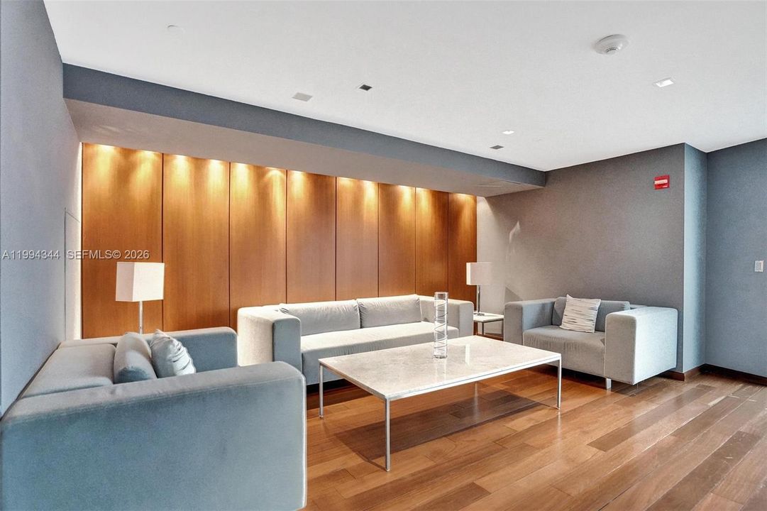 В аренду: $4,900 (2 спален, 2 ванн, 1227 Квадратных фут)