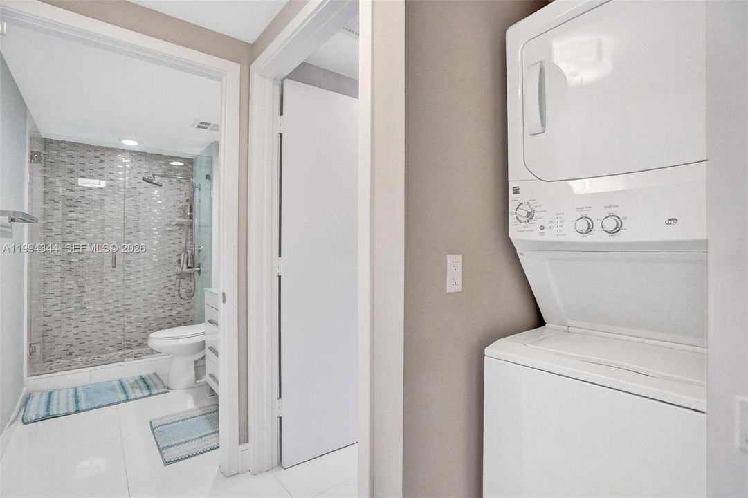 В аренду: $4,900 (2 спален, 2 ванн, 1227 Квадратных фут)