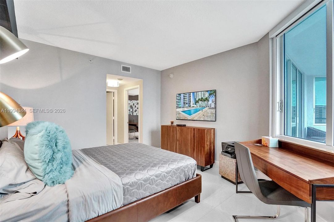 В аренду: $4,900 (2 спален, 2 ванн, 1227 Квадратных фут)