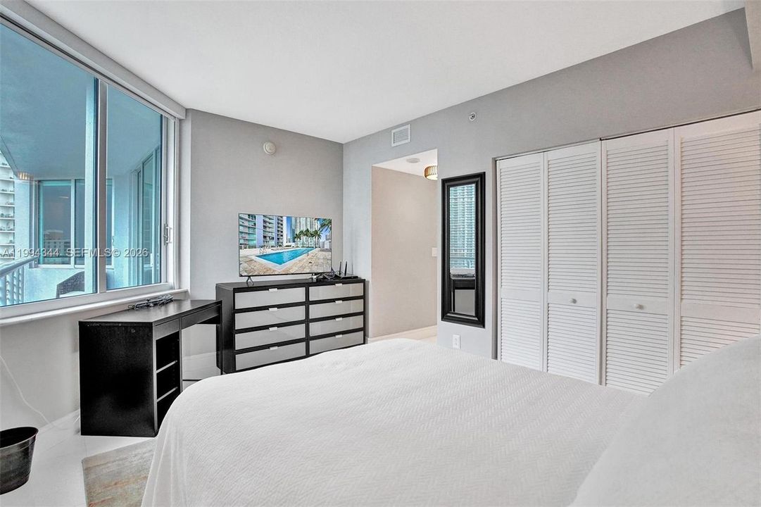 В аренду: $4,900 (2 спален, 2 ванн, 1227 Квадратных фут)