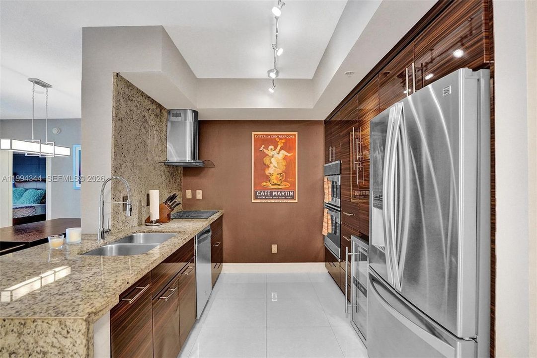 В аренду: $4,900 (2 спален, 2 ванн, 1227 Квадратных фут)