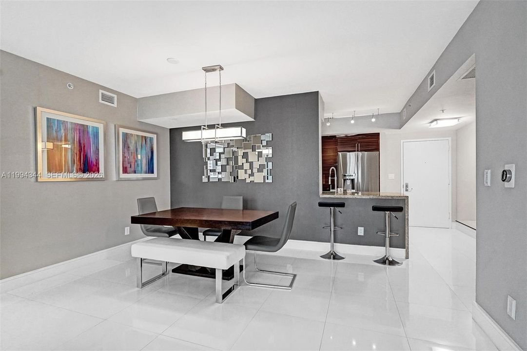 В аренду: $4,900 (2 спален, 2 ванн, 1227 Квадратных фут)