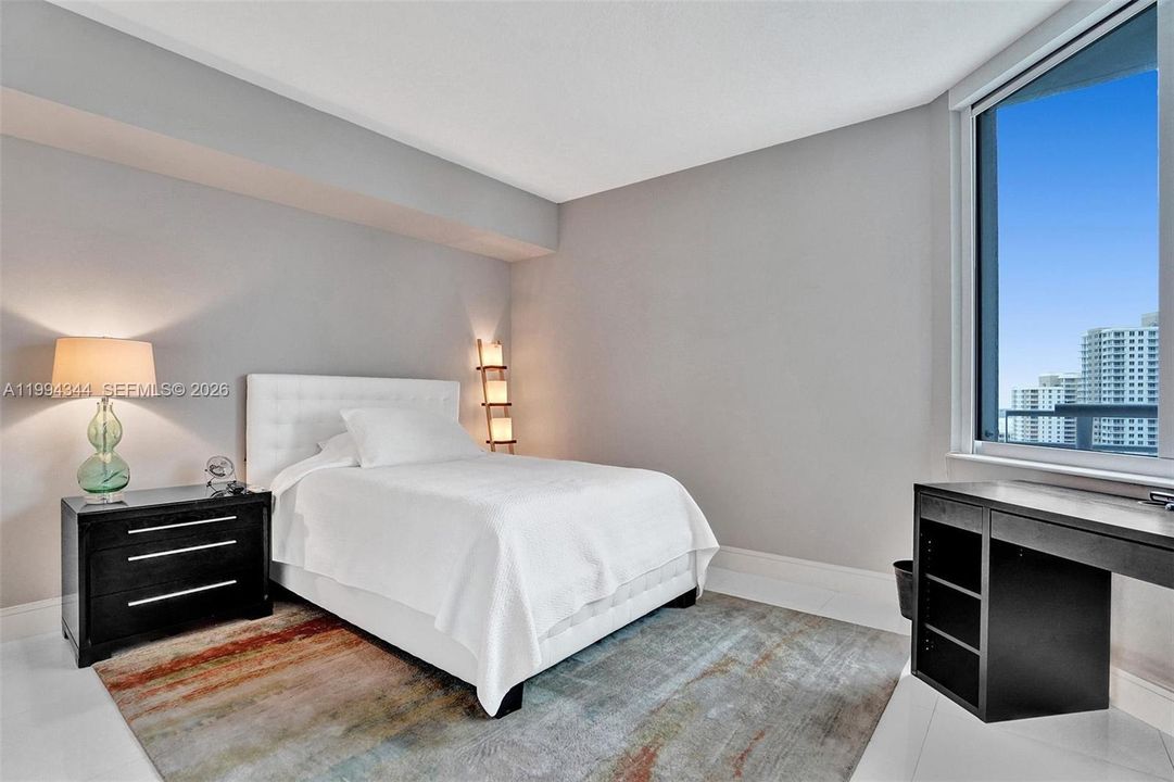 В аренду: $4,900 (2 спален, 2 ванн, 1227 Квадратных фут)