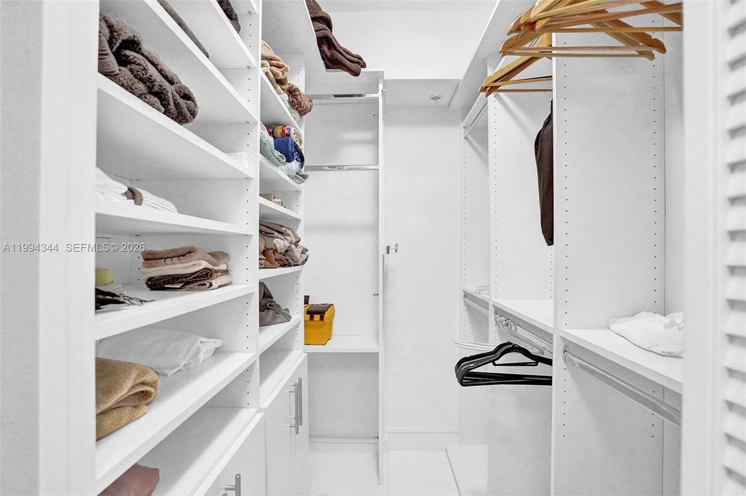 В аренду: $4,900 (2 спален, 2 ванн, 1227 Квадратных фут)