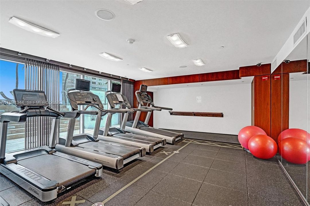 В аренду: $4,900 (2 спален, 2 ванн, 1227 Квадратных фут)