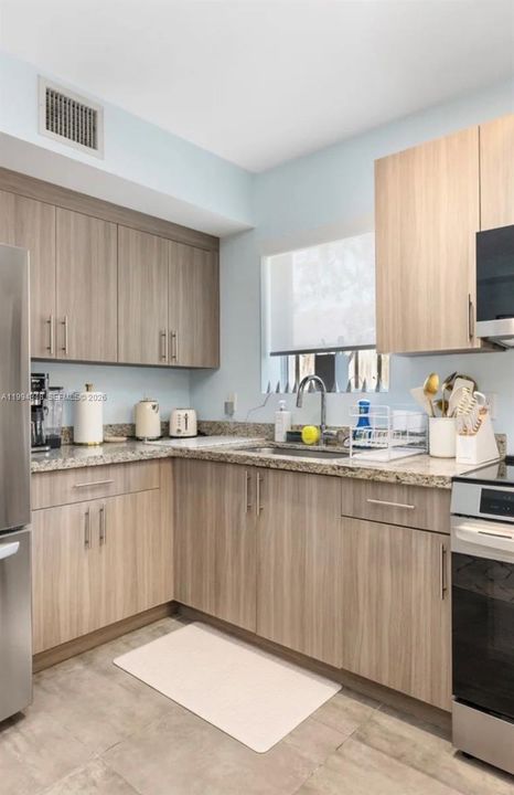 В аренду: $2,400 (1 спален, 1 ванн, 740 Квадратных фут)