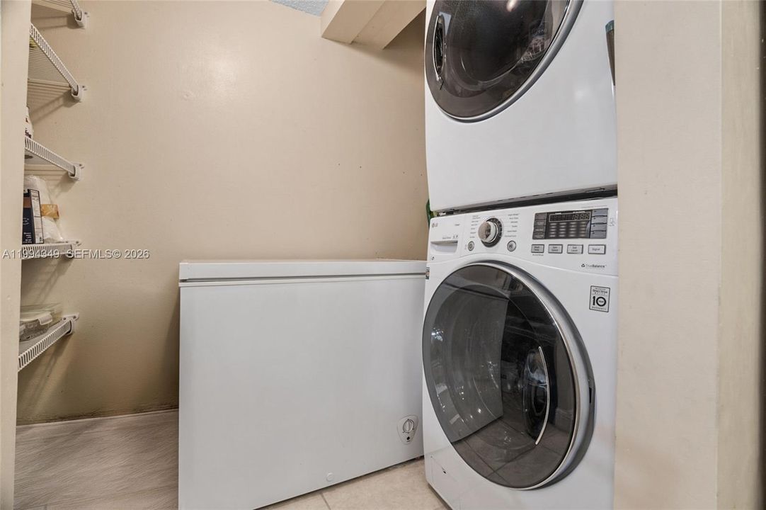 На продажу: $300,000 (3 спален, 2 ванн, 1400 Квадратных фут)