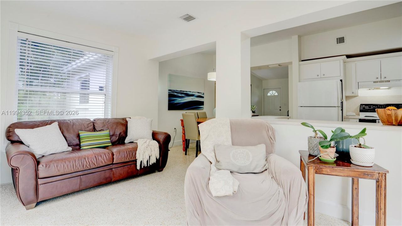 Activo con contrato: $630,000 (3 camas, 2 baños, 1360 Pies cuadrados)