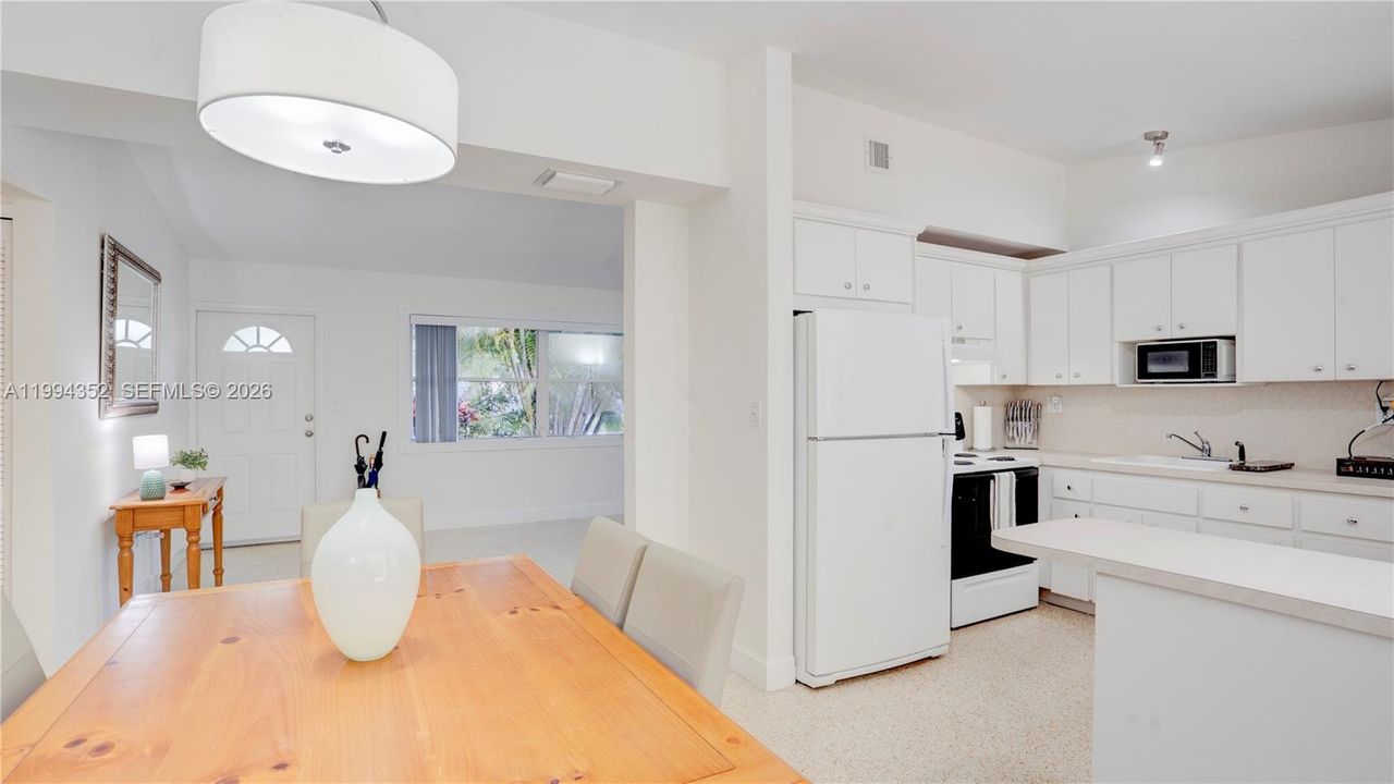 Activo con contrato: $630,000 (3 camas, 2 baños, 1360 Pies cuadrados)