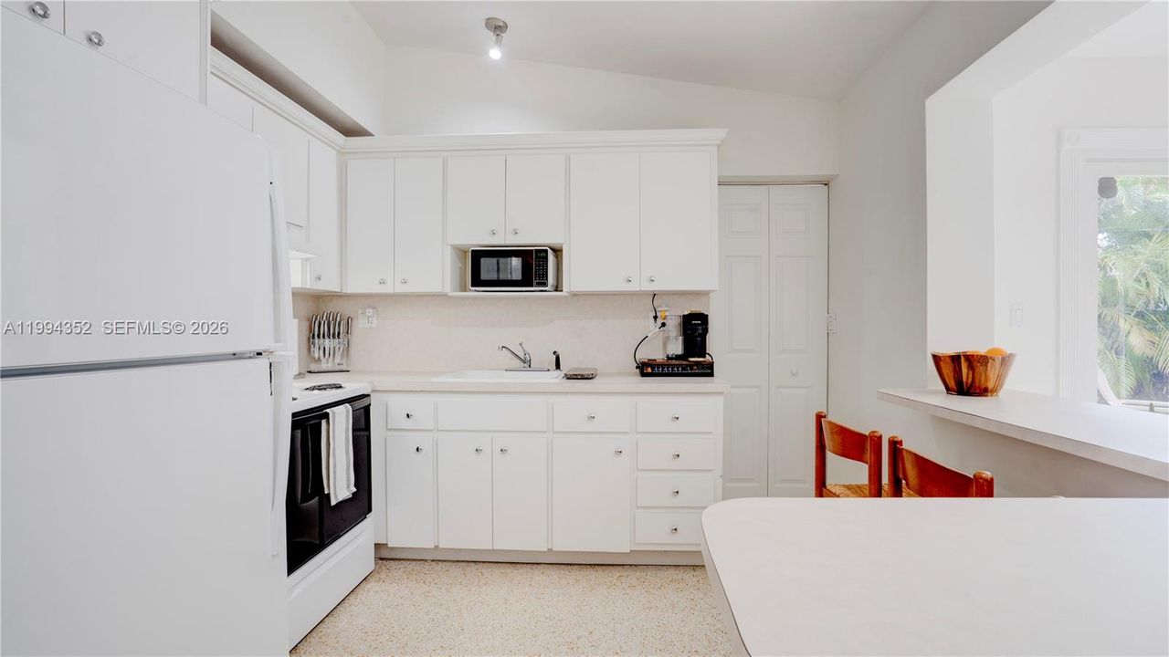 Activo con contrato: $630,000 (3 camas, 2 baños, 1360 Pies cuadrados)