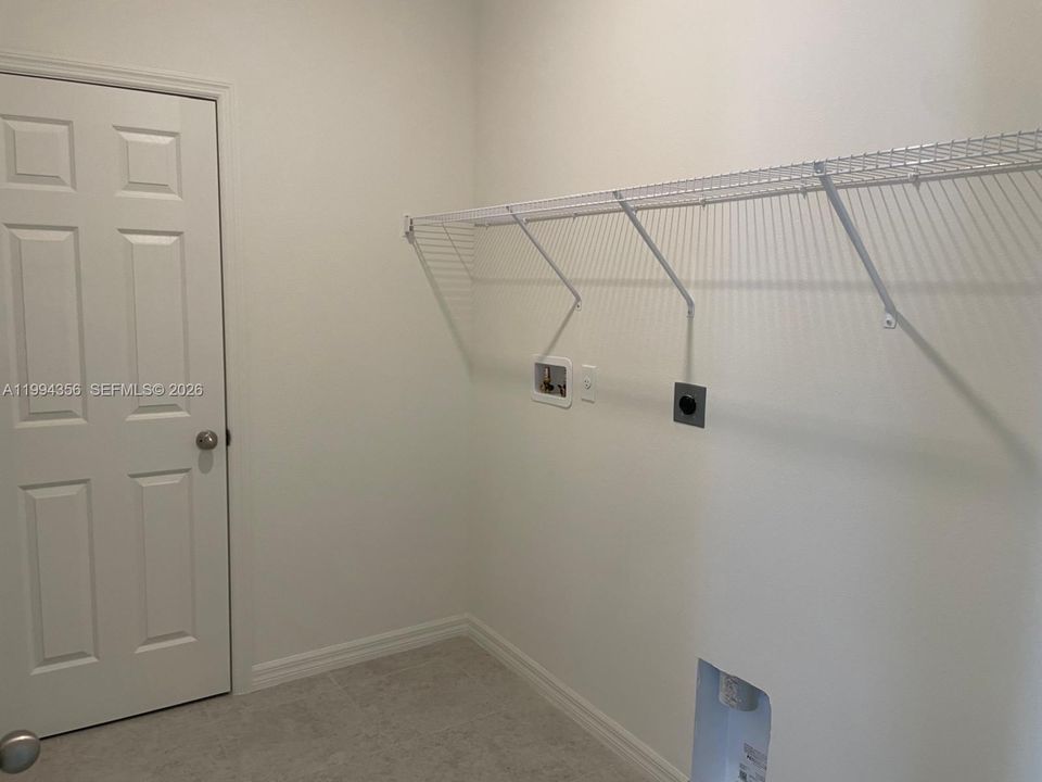 For Rent: $3,100 (4 beds, 3 baths, 2604 Square Feet)