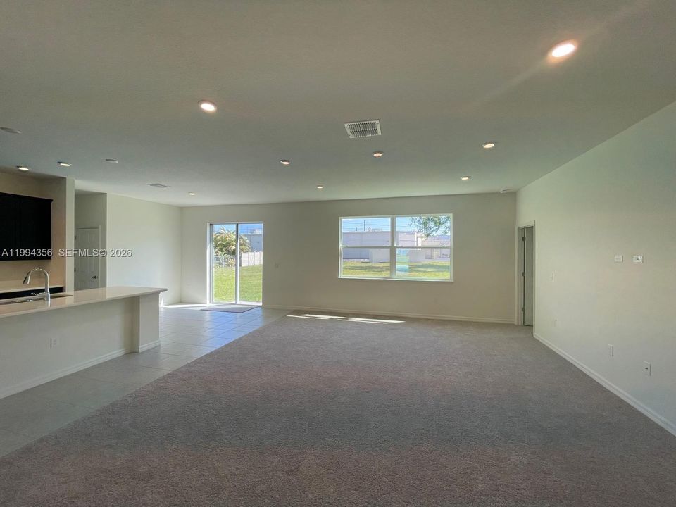 For Rent: $3,100 (4 beds, 3 baths, 2604 Square Feet)