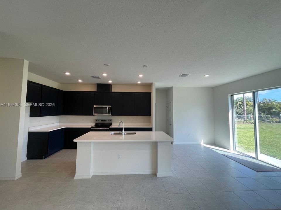 For Rent: $3,100 (4 beds, 3 baths, 2604 Square Feet)