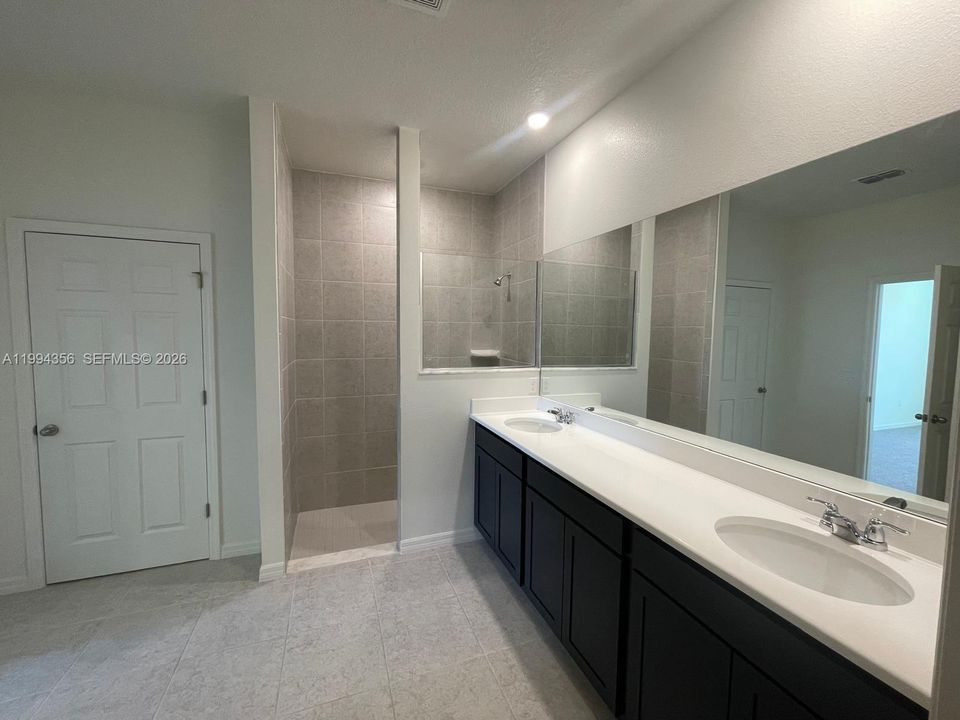 For Rent: $3,100 (4 beds, 3 baths, 2604 Square Feet)