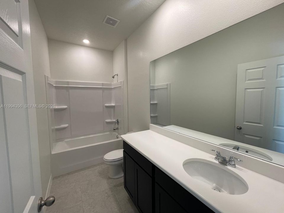 For Rent: $3,100 (4 beds, 3 baths, 2604 Square Feet)