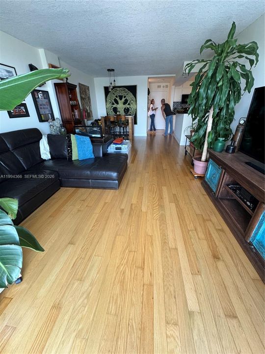 Active With Contract: $530,000 (1 beds, 1 baths, 804 Square Feet)
